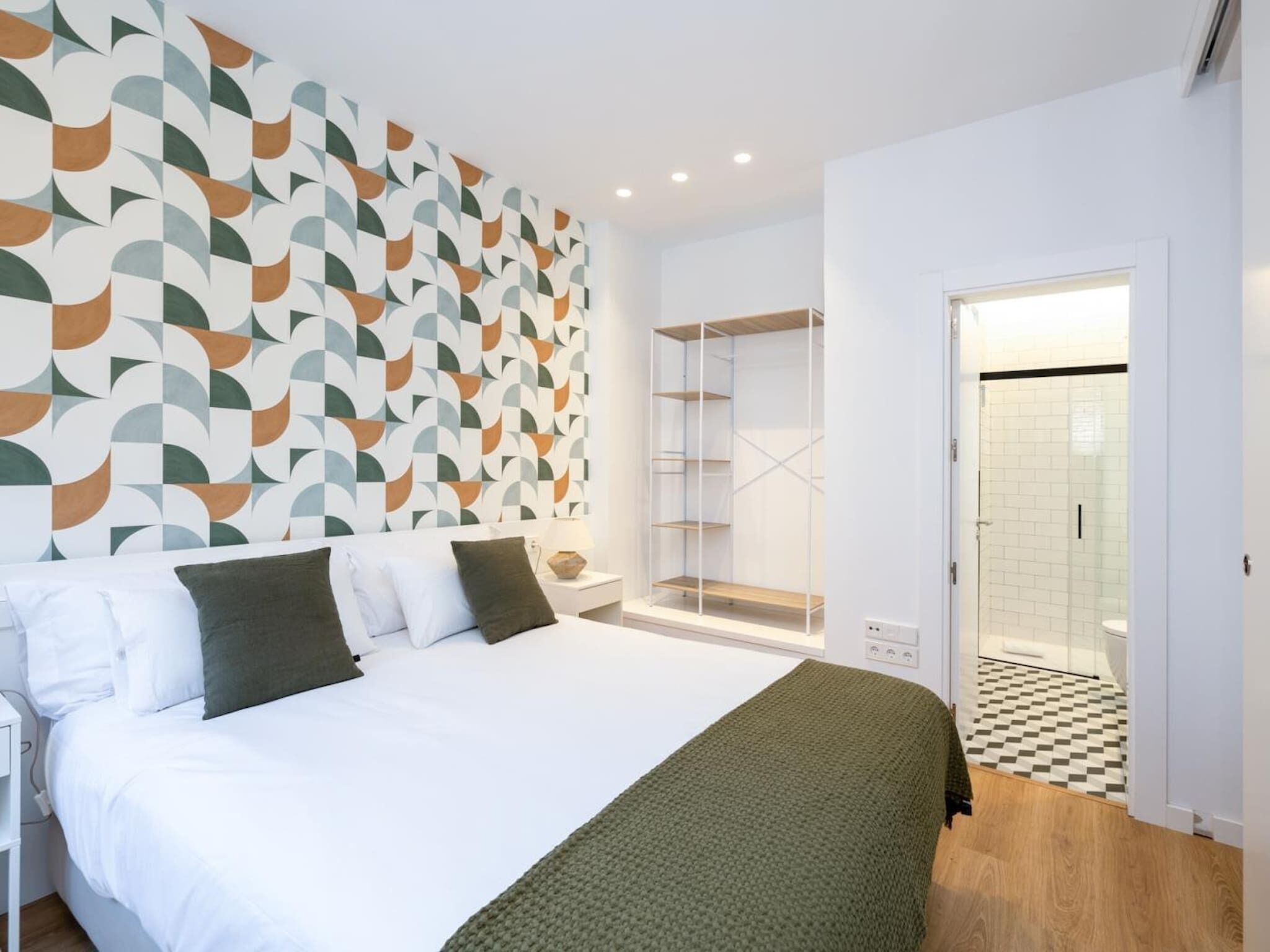 1 slaapkamer, een strijkplank/strijkijzer, gratis wifi, beddengoed