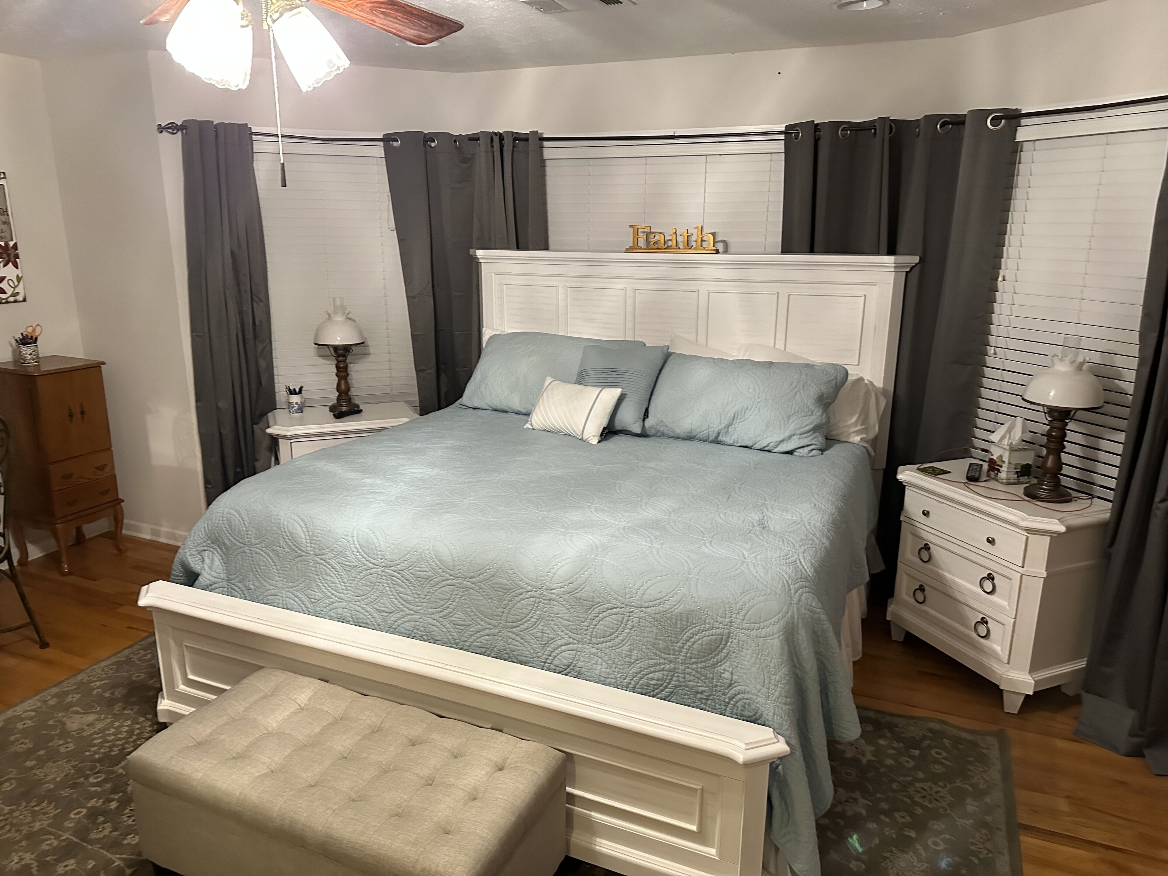 Horse country in a beautiful, cozy, pool house.  You will love your stay.