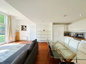 Interior - Notting Hill - Canalside Apartment! (London)