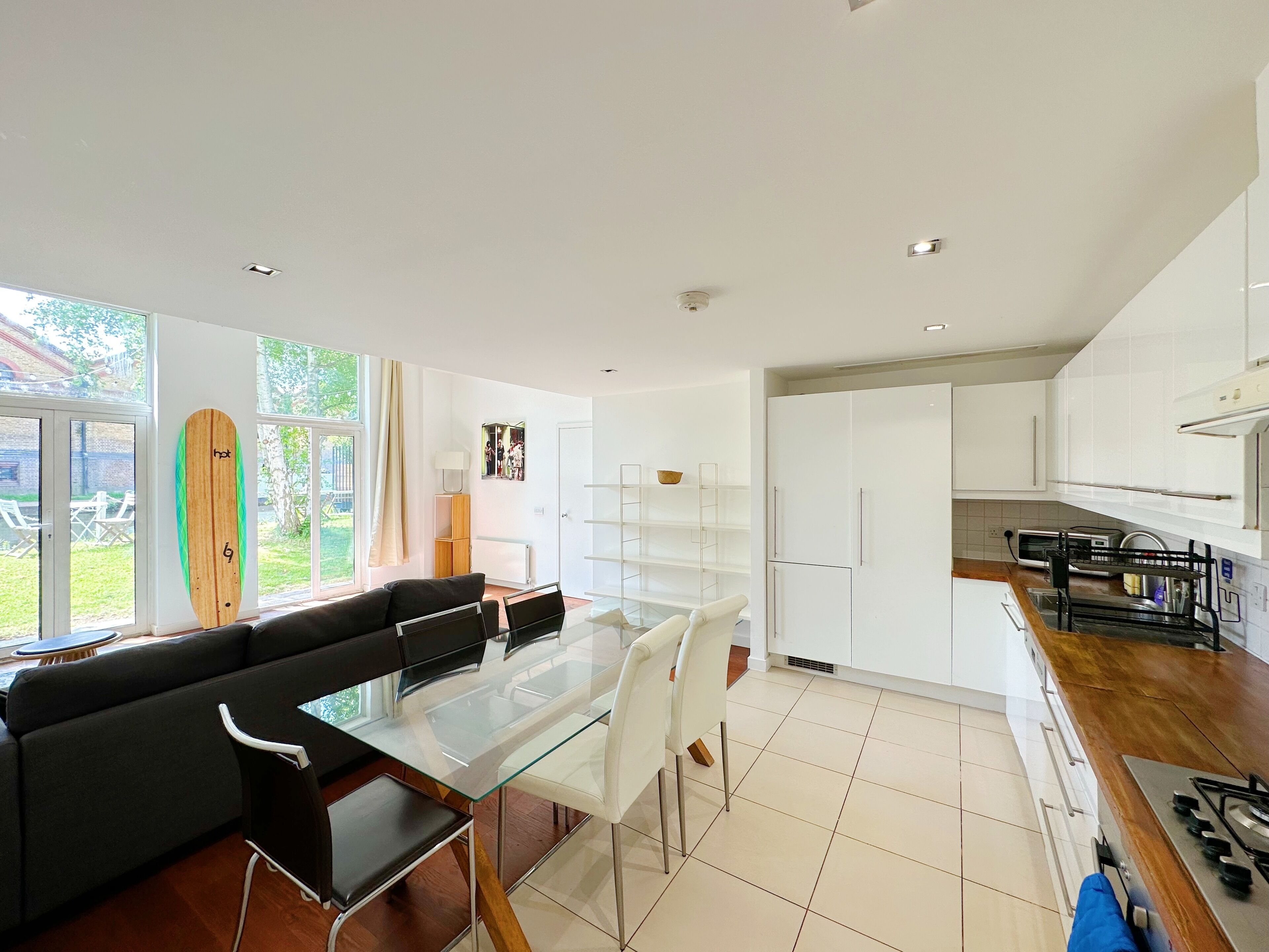 Canal Garden Oasis: Charming Notting Hill Flat