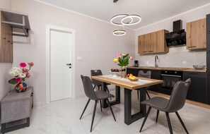 Fridge, oven, stovetop, dishwasher - Beach front apartment in Lovran with WiFi (Lovran)