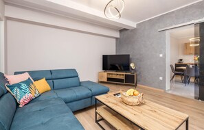 TV - Beach front apartment in Lovran with WiFi (Lovran)