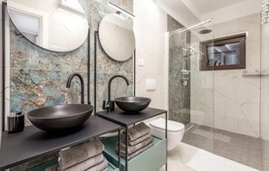 Shower - Beach front apartment in Lovran with WiFi (Lovran)
