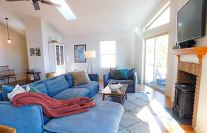 Smart TV, fireplace, DVD player, books