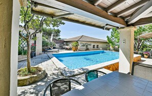 Indoor pool - Gorgeous home in Châteaurenard (Châteaurenard)