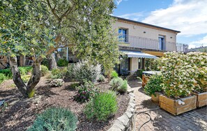 المنطقة المحيطة بالمنشأة