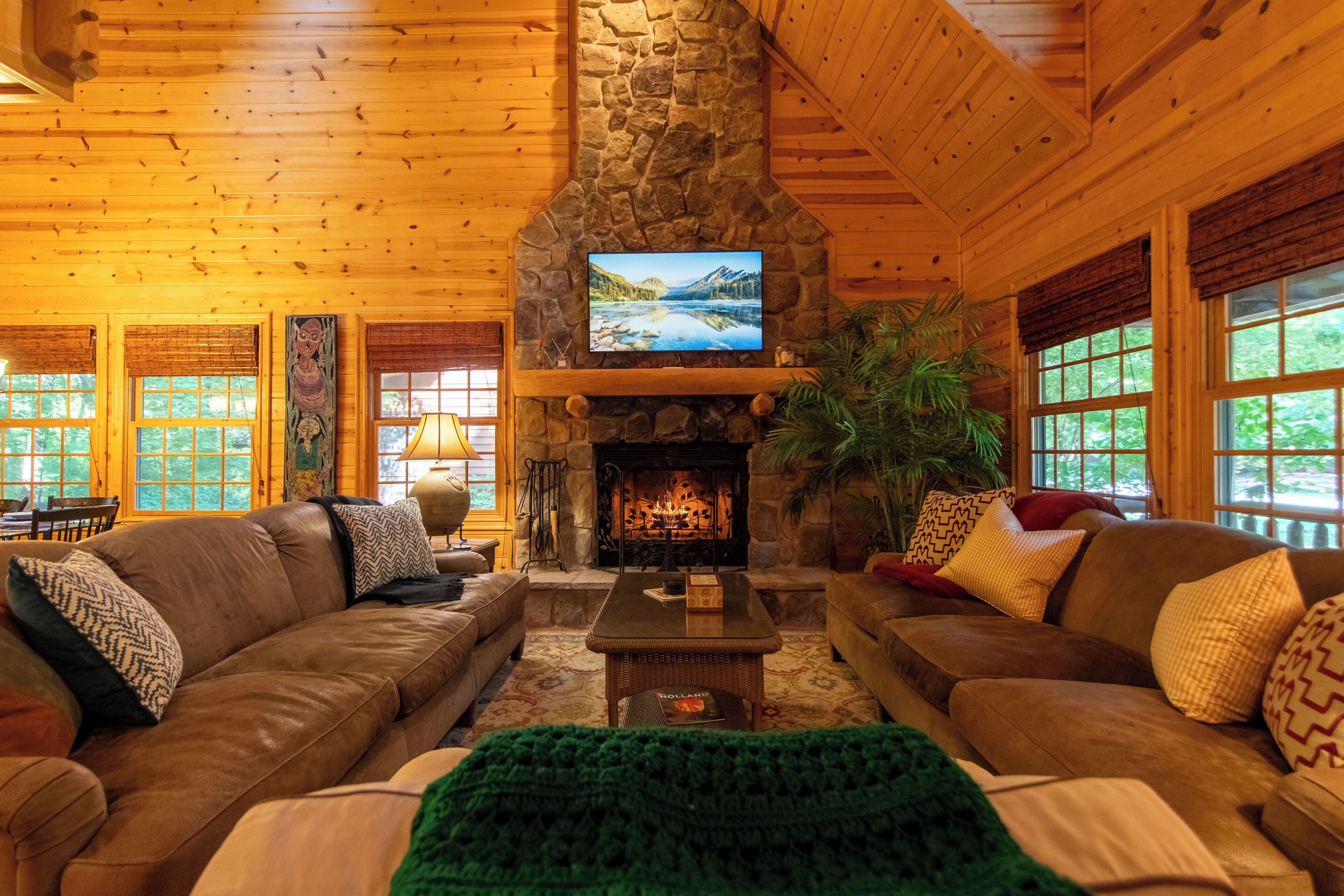 Smart TV, fireplace