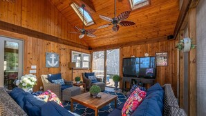 Living area - Saugatuck Cottage Steps from Downtown! (Saugatuck)