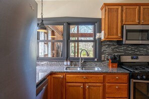 Fridge, microwave, oven, stovetop - Saugatuck Cottage Steps from Downtown! (Saugatuck)