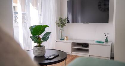 In the heart of town, brand new, fully equipped + parking lot