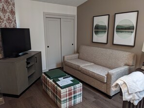 Living area - Timeshare in beautiful Sapphire Valley NC for rent the week of Sept. 22,2023 (Sapphire)