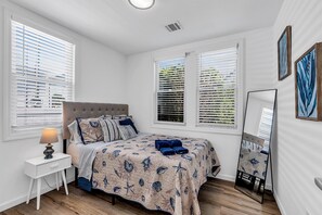 5 bedrooms, desk, iron/ironing board, travel cot