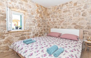2 Schlafzimmer, Reisekinderbett, kostenloses WLAN, Bettwäsche