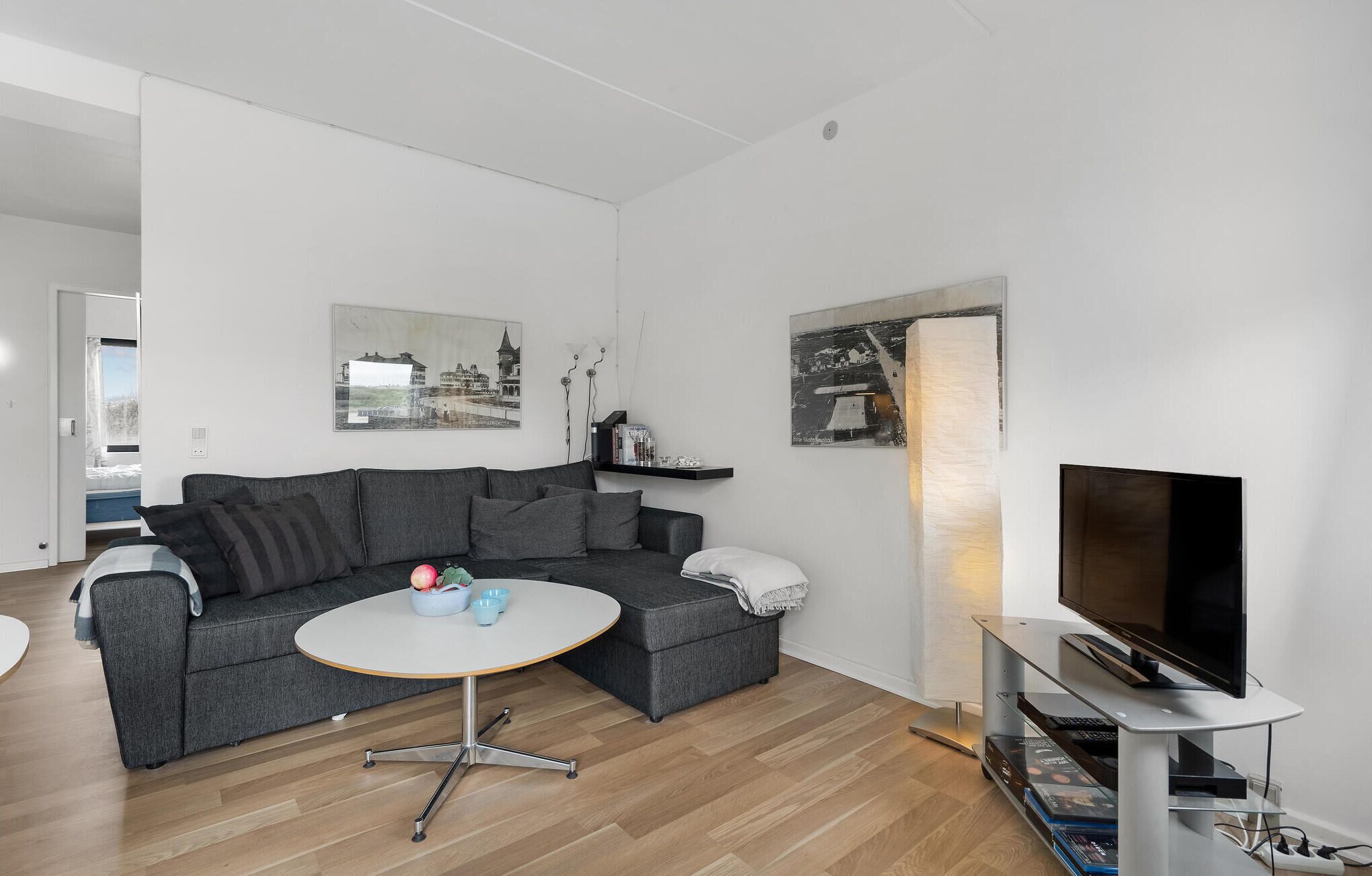 Een televisie, een dvd-speler en een stereo