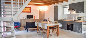 2 bedroom gorgeous home in Gouarec