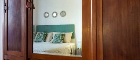 3 chambres, fer et planche à repasser