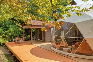 A geodesic dome tent with a wooden deck and a covered patio area. - Luxury on the Edge of Traverse City - 6 (Williamsburg)