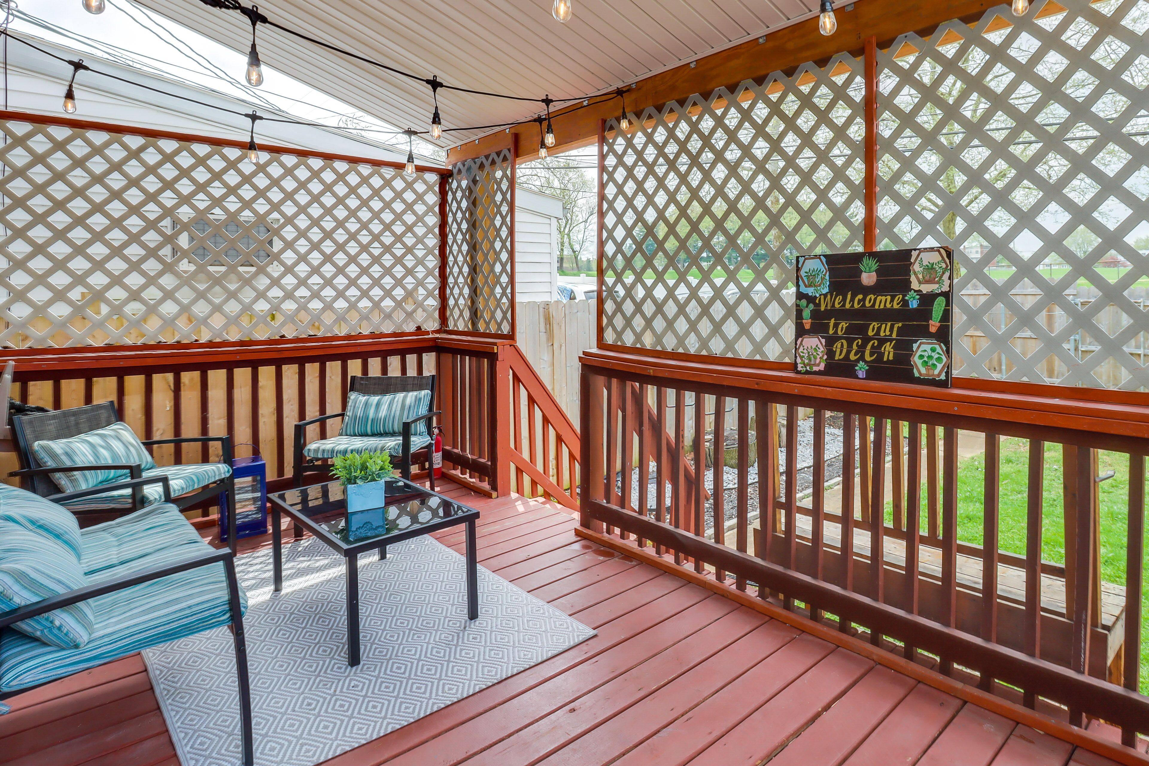 Allentown Townhome w/ Deck - 3 Mi to PPL Center!