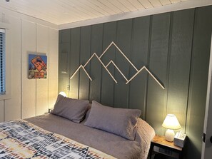 3 bedrooms, desk, iron/ironing board, travel cot