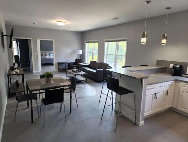 Interior - Townhomes at the Falls - 312 C lower - Buffalo Ave
2 Blocks from the Falls! (Niagara Falls)