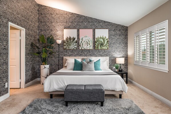 6 bedrooms, iron/ironing board, WiFi, bed sheets