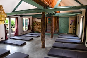 Spa - BoHo - Jacuzzi, Sauna, BBQ, Garden close to Amsterdam & Utrecht - Sleeps 24 (Kockengen)