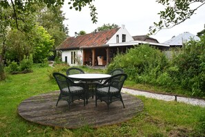A house with a white exterior and a red-tiled roof. - BoHo - Jacuzzi, Sauna, BBQ, Garden close to Amsterdam & Utrecht - Sleeps 24 (Kockengen)