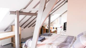 9 slaapkamers, een strijkplank/strijkijzer, reisbedje, gratis wifi