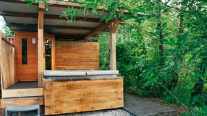 A wooden sauna structure with a bench, a door, and a small step leading up to it. - BoHo - Jacuzzi, Sauna, BBQ, Garden close to Amsterdam & Utrecht - Sleeps 24 (Kockengen)