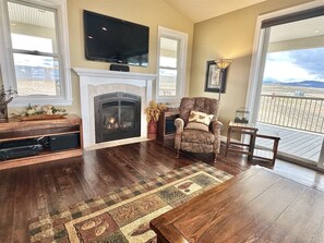 House (HV800 Majestic Views) | Living area | Fireplace