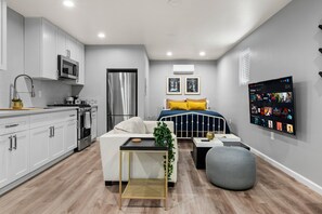 1 bedroom, desk, iron/ironing board, WiFi - *New* Studio - Walk to Golden 1 | Old Sac | DOCO (West Sacramento)