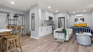 A modern apartment with a kitchen, dining area, and a bedroom. - New Studio - Walk to Golden 1 / Old Sac / DOCO (West Sacramento)