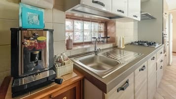Fridge, stovetop