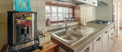 Refrigerador y parrilla de estufa