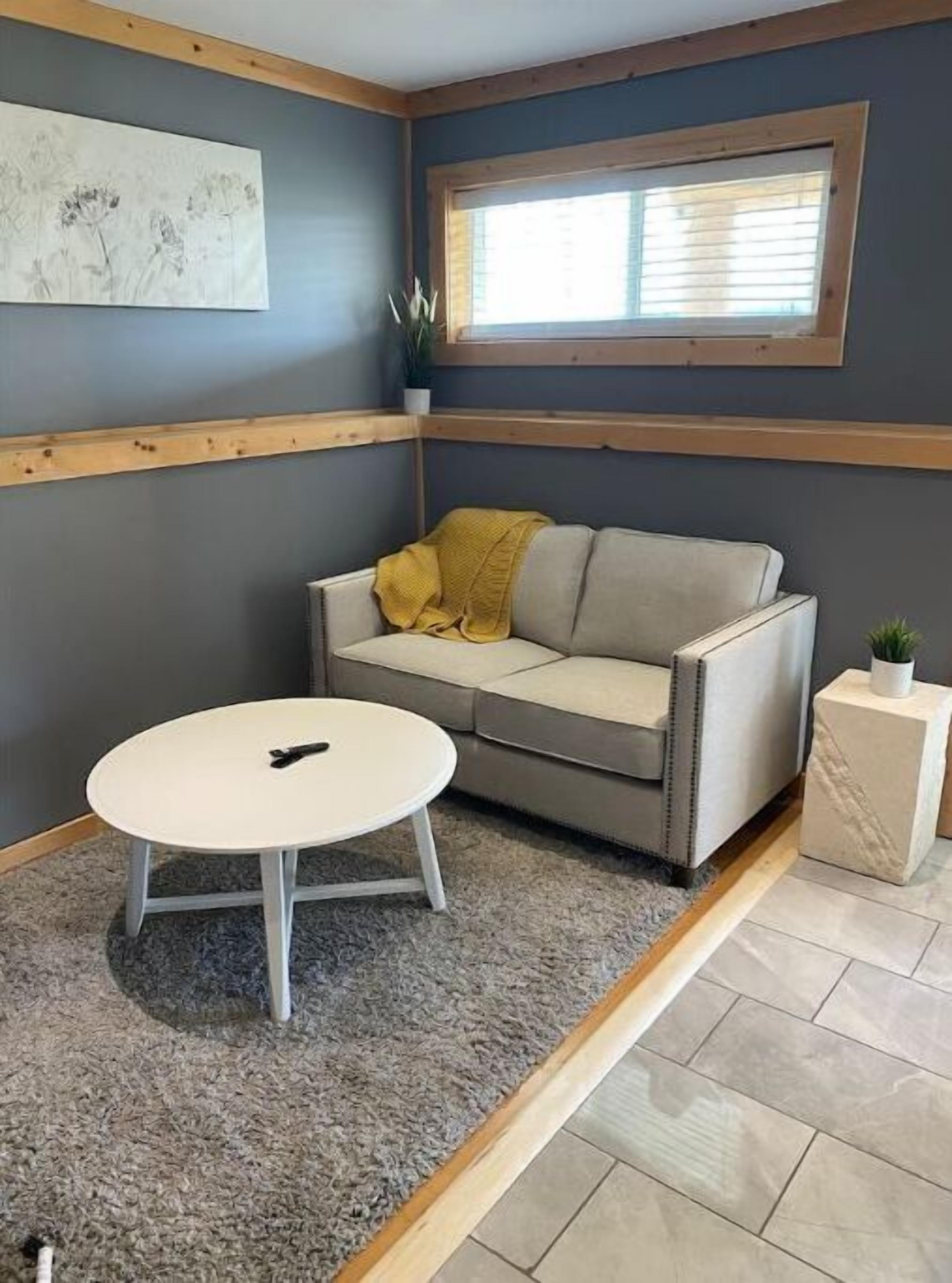 Modern one bedroom suite in the cariboo with a gym