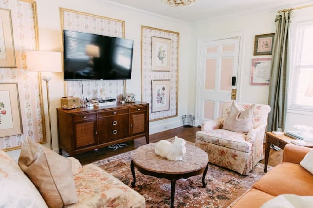 Bridgerton Bungalow by Pettigrew Adventures