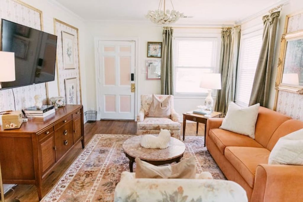 Bridgerton Bungalow by Pettigrew Adventures