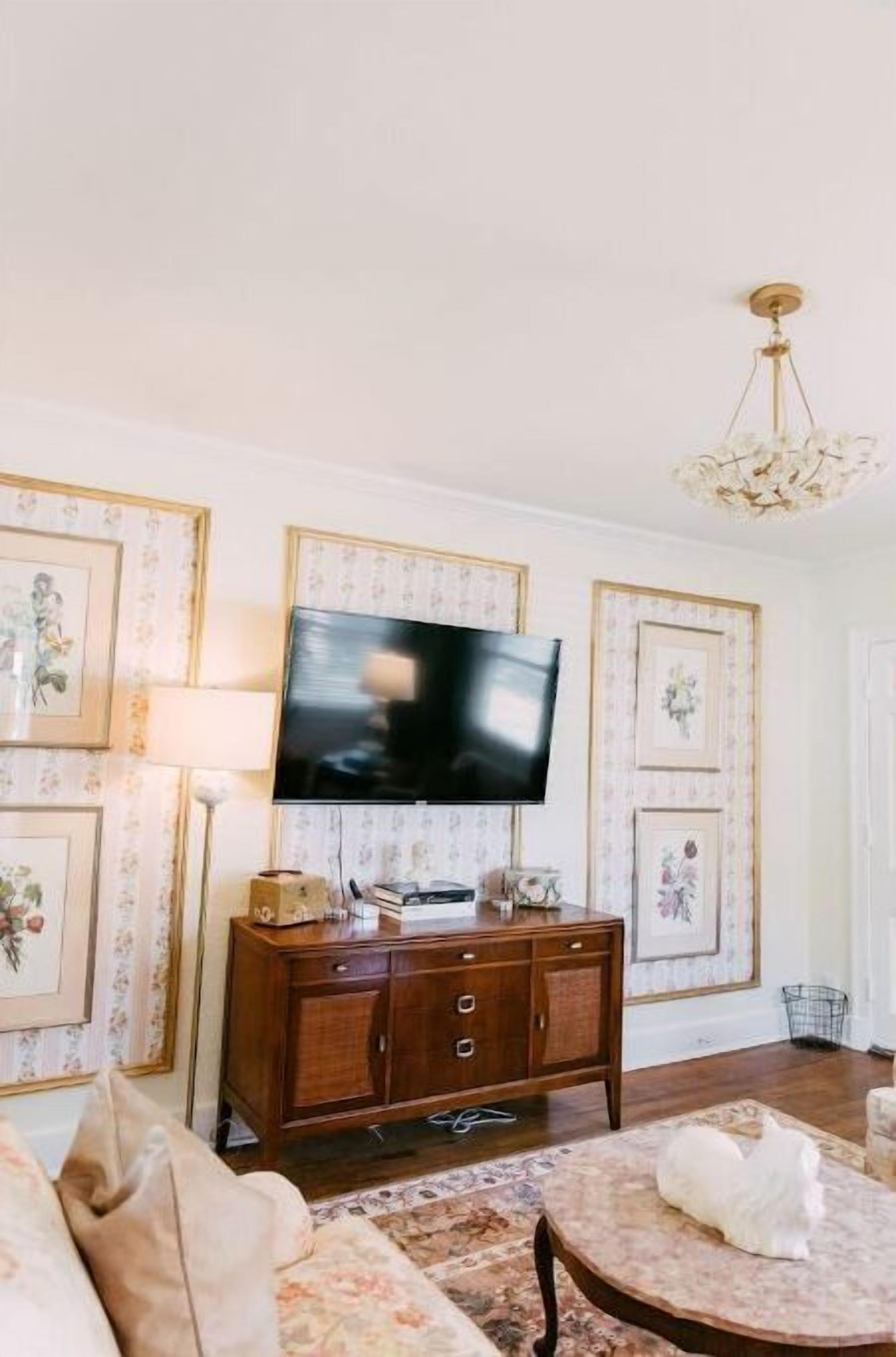 Bridgerton Bungalow by Pettigrew Adventures