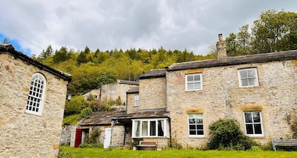 Beautiful stone cottage 5 miles from Richmond and the Yorkshire Dales w/ free Wifi, multi-fuel stove