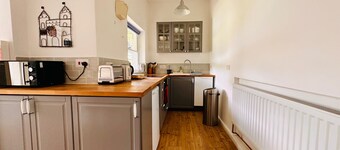 Beautiful stone cottage 5 miles from Richmond and the Yorkshire Dales w/ free Wifi, multi-fuel stove