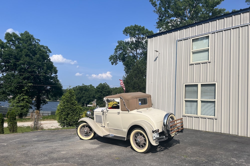 Antique Hideaway - Lake Hamilton