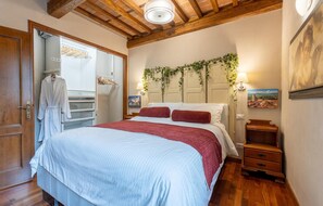 4 bedrooms, travel cot, free WiFi, bed sheets