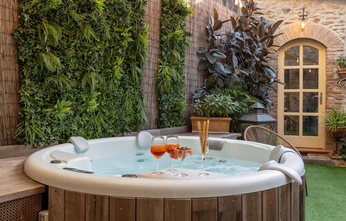 Stunning home in Capannori with jacuzzi