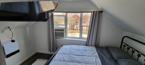 3 dormitoris, planxa i posts de planxar, wifi i roba de llit 