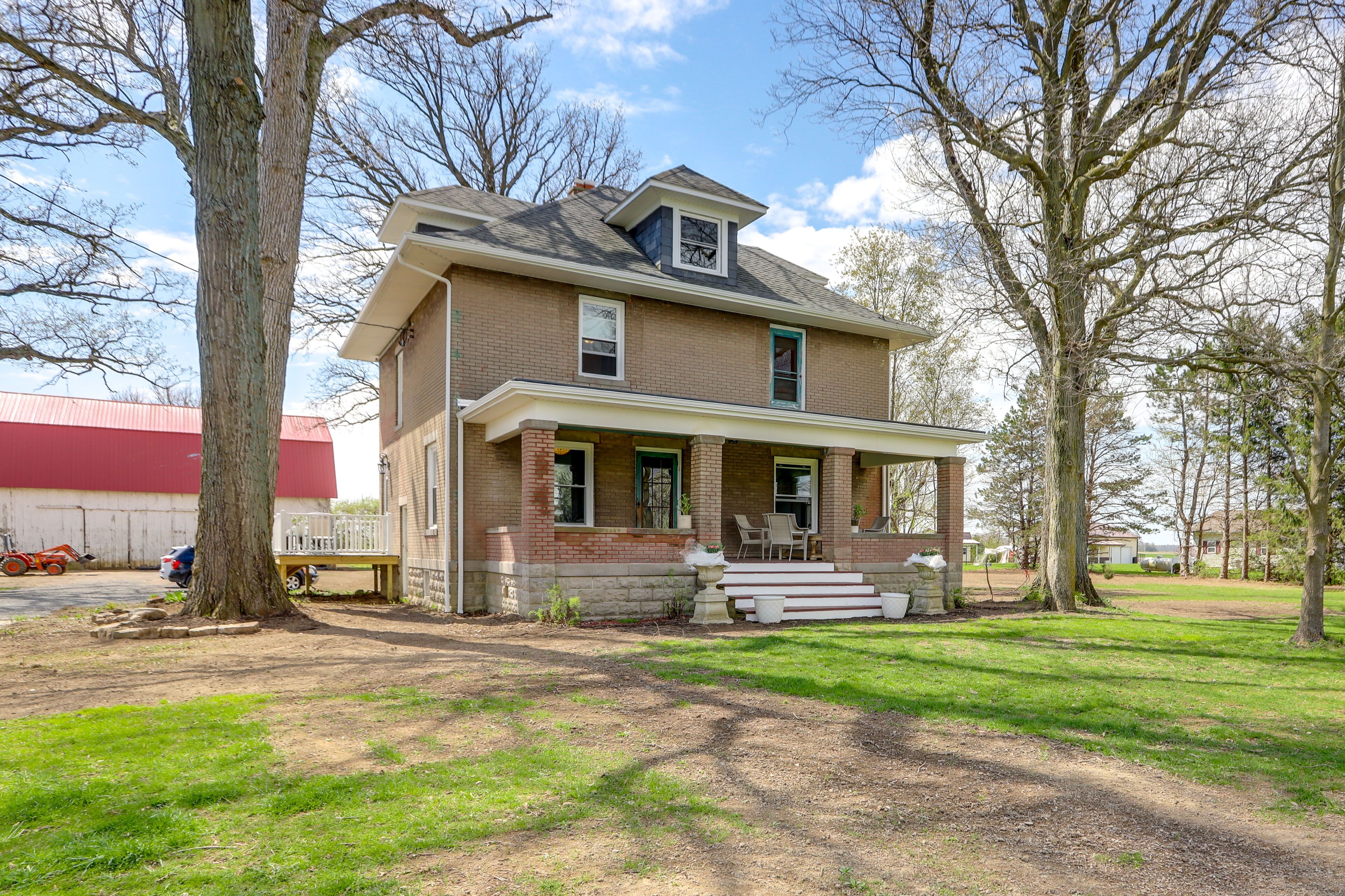 Bright Van Wert Home: 0.5 Mi to Golf Course!