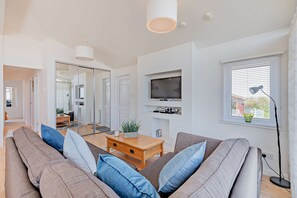 Living area - Butterfly Lodge Swanage Hillside with Bay Views Sleeps 6 (Swanage)