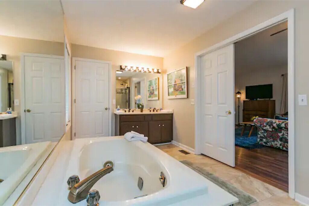 Lakeside Cabin Retreat - Boating, Swimming