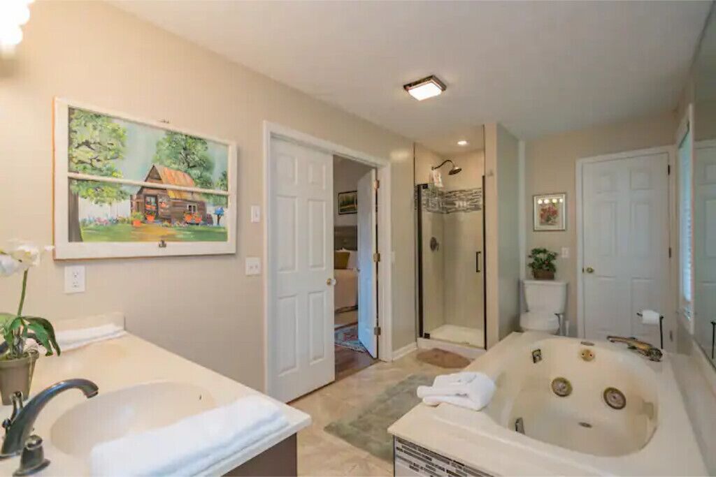 Lakeside Cabin Retreat - Boating, Swimming