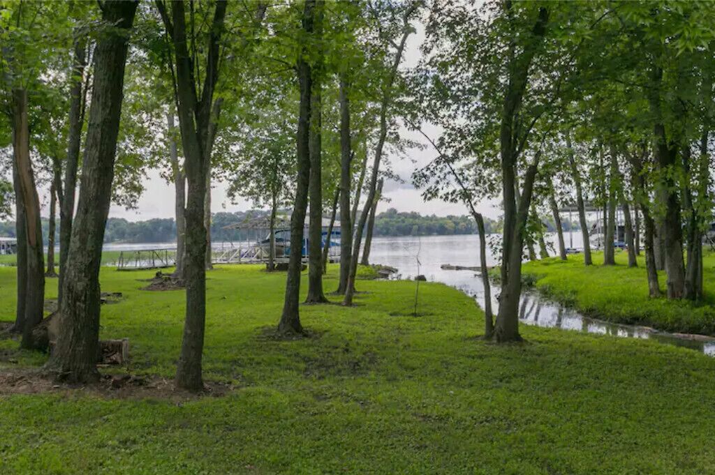 Lakeside Cabin Retreat - Boating, Swimming