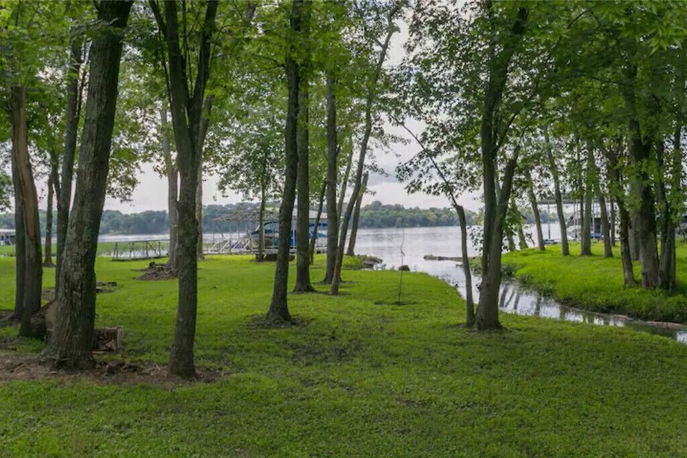 Lakeside Cabin Retreat - Boating, Swimming